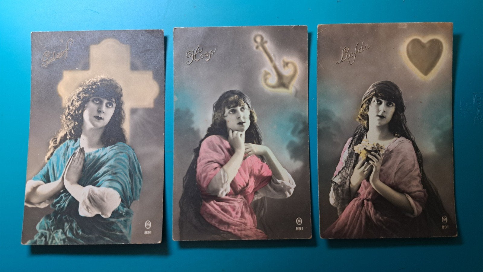 Geloof Hoop Liefde , 1915 , 3 vintage ansichtkaarten, Verzamelen, Verzenden, Voor 1920, Ongelopen, Overige thema's