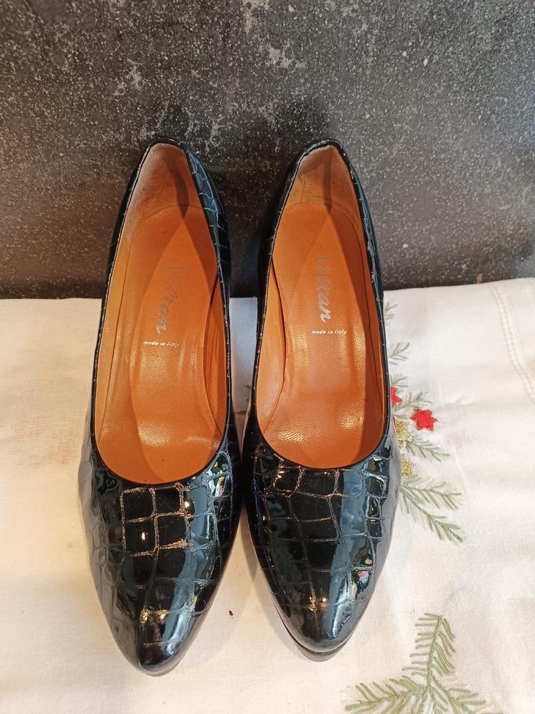 Voltan damespumps in nieuwstaat maat 39, Pumps, Zwart, Voltan, Ophalen of Verzenden