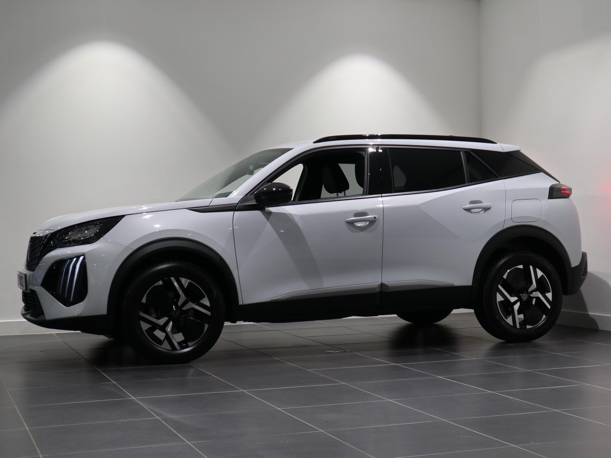 Peugeot 2008 Allure - CAMERA VOOR + ACHTER - NAVI - KEYLESS, 12 maanden, Euro 6, 1199 cc, Leder en Stof