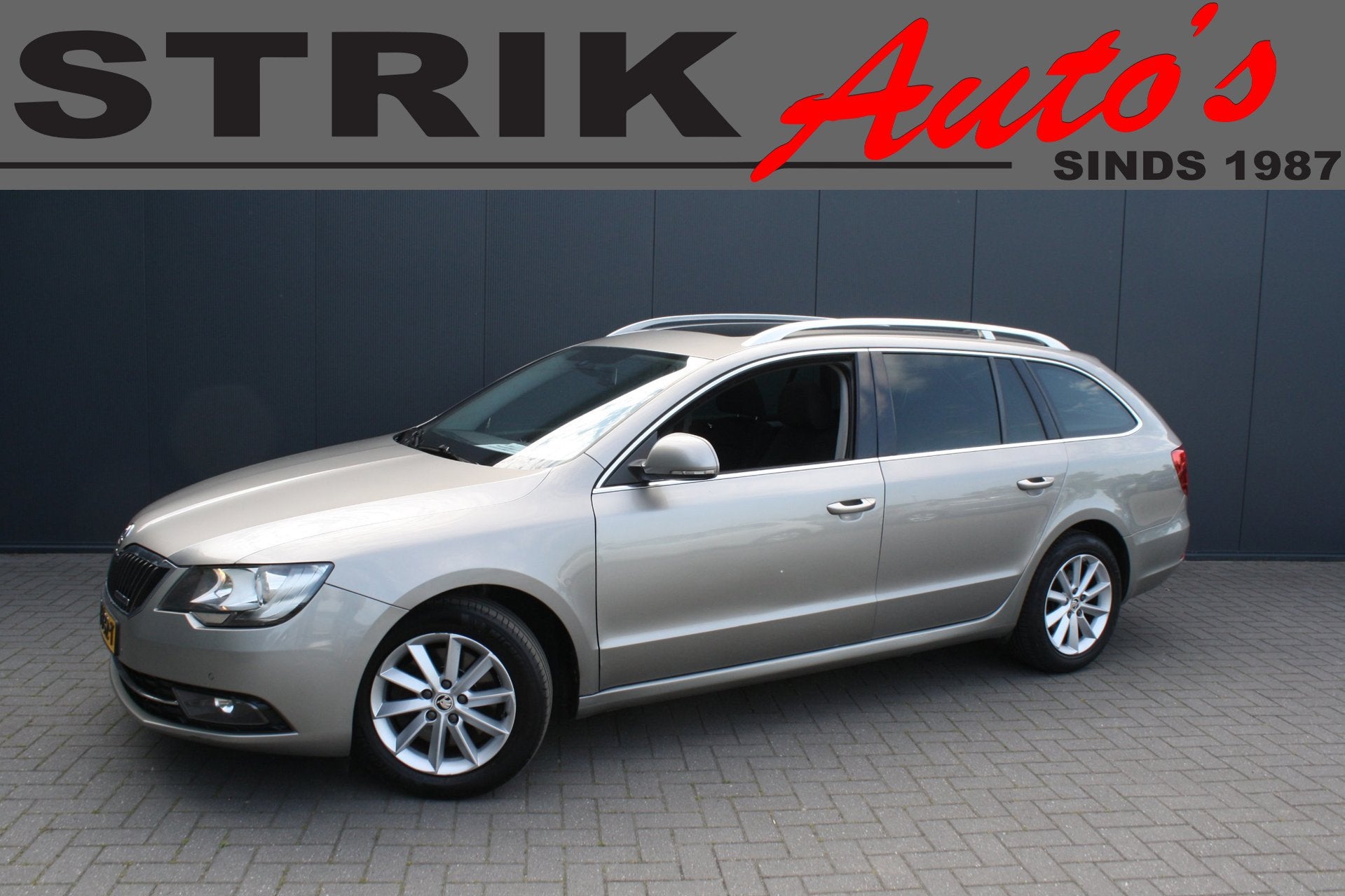 Skoda Superb Combi 1.6 TDI Sprint Pro NAVIGATIE - CAMERA - P, Auto's, Voorwielaandrijving, Stof, Gebruikt, Zwart