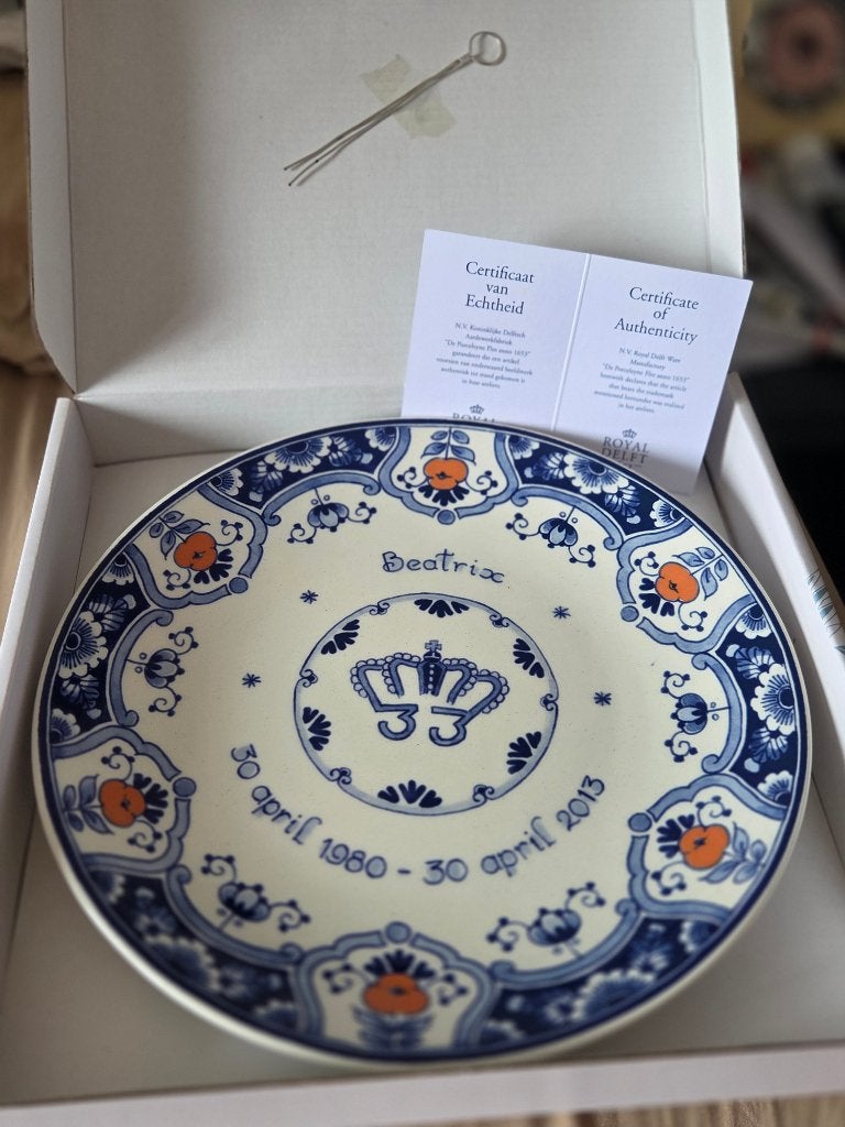 Nieuw in doos met certificaat, Royal Delft, Beatrix bord, Ophalen of Verzenden