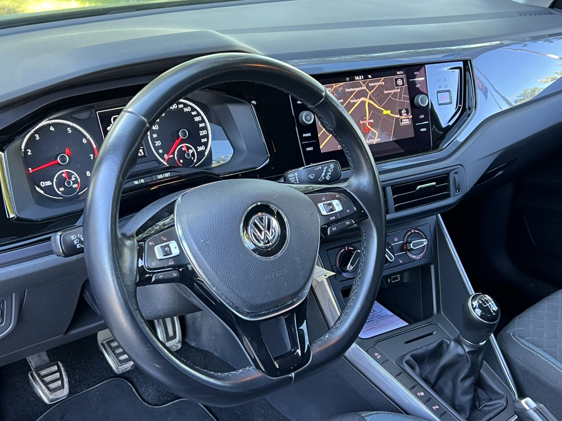 Volkswagen Polo 1.0 TSI Highline Business R | Navi | Stoelve, Stof, Gebruikt, 580 kg, Met garantie (alle)