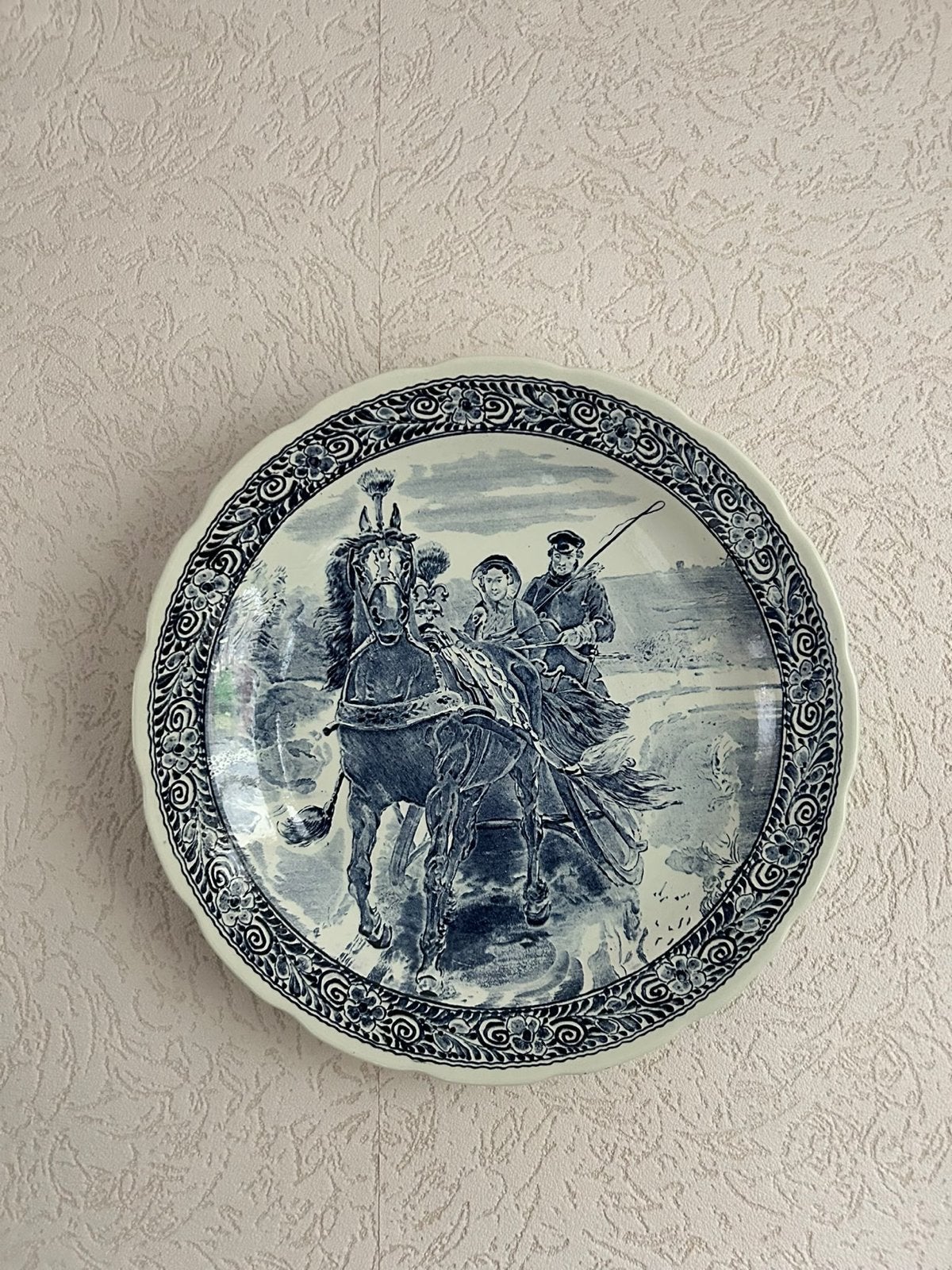 Antiek Delfts Blauw Wandbord met  Paard en Koets, Ophalen