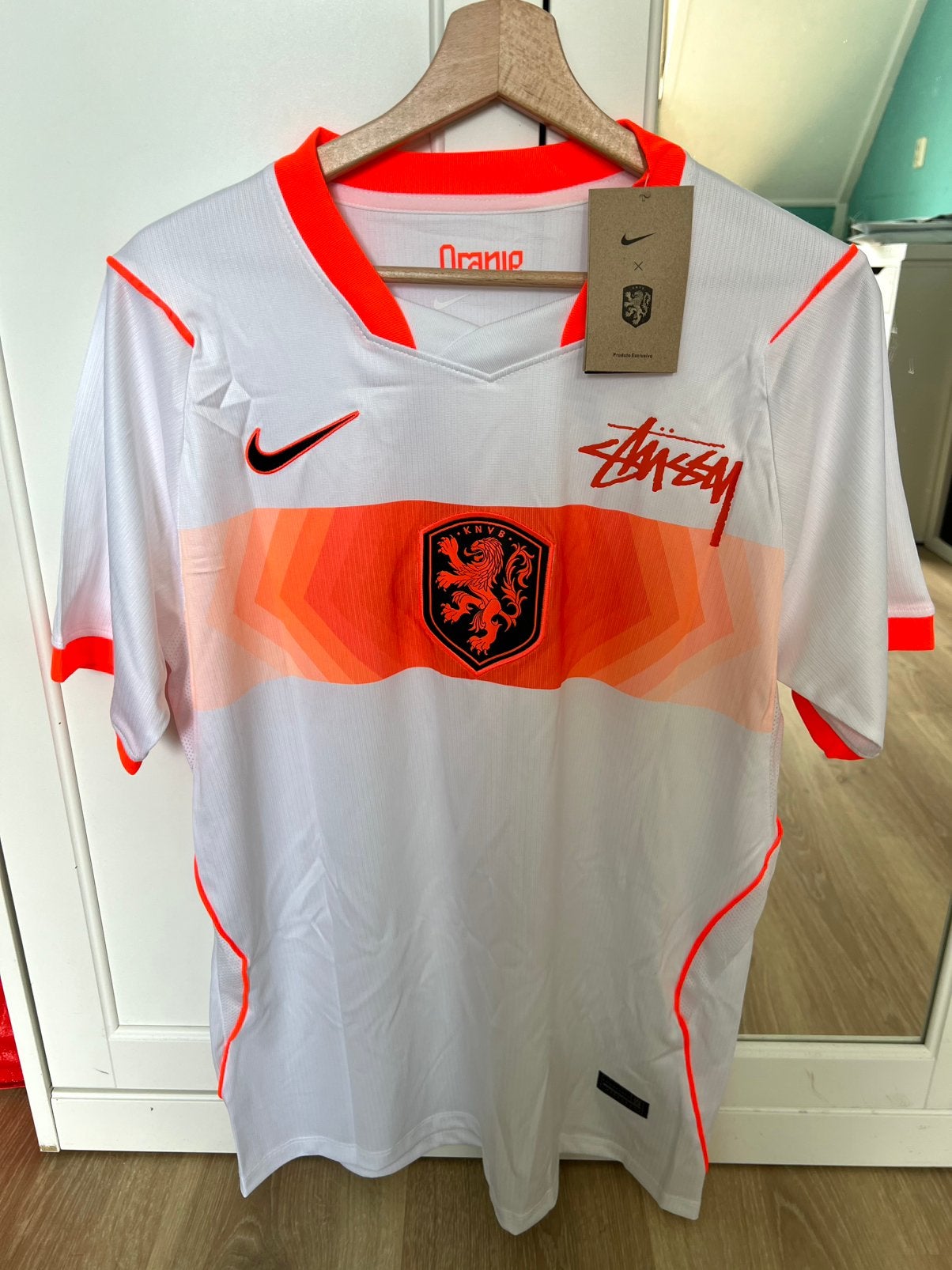 Nederlands elftal uitshirt WK 2026 Stüssy  Maat M, Maat 48/50 (M), Wit, Nieuw, Ophalen of Verzenden