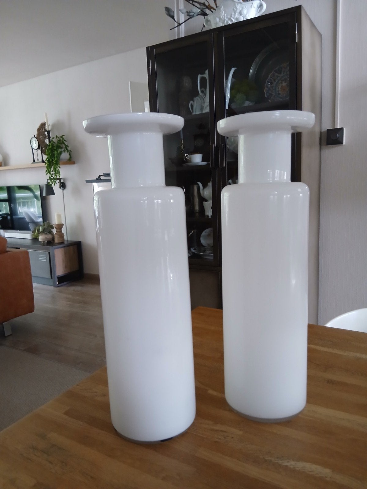 2 witte glazen vazen, 50cm hoog, onbeschadigd, Ophalen, Zo goed als nieuw, Wit, Glas