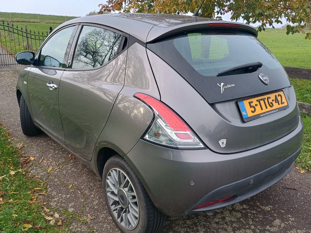 Lancia Ypsilon Twinair Turbo 85PK 2014 Grijs Nieuwe APK, Auto's, Voorwielaandrijving, Dealer onderhouden, Stof, Origineel Nederlands