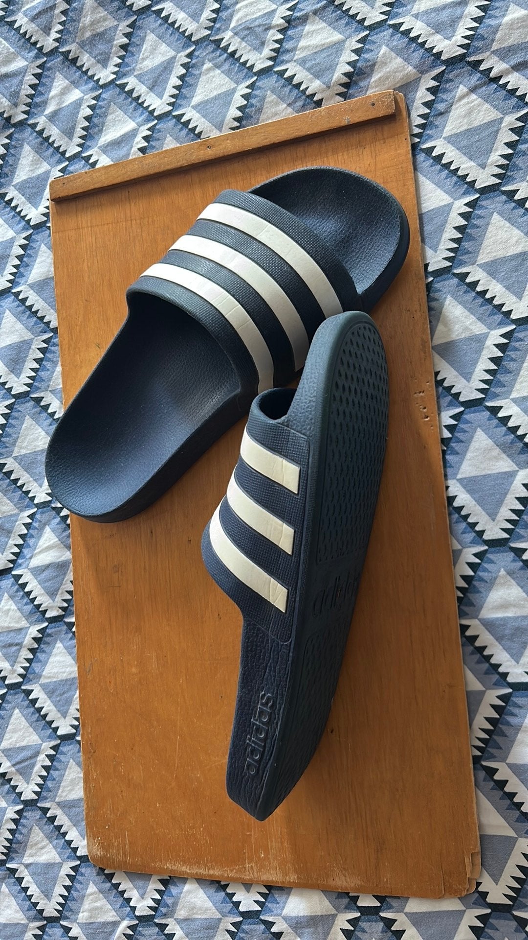 Adidas badslippers, Slippers, Blauw, Ophalen of Verzenden, Zo goed als nieuw