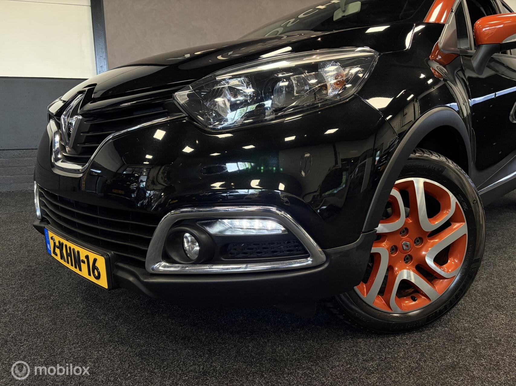 Renault Captur 0.9 TCe Dynamique AIRCO / NAVI-MULTIMEDIA-BT, Auto's, Voorwielaandrijving, Gebruikt, Origineel Nederlands, Handgeschakeld