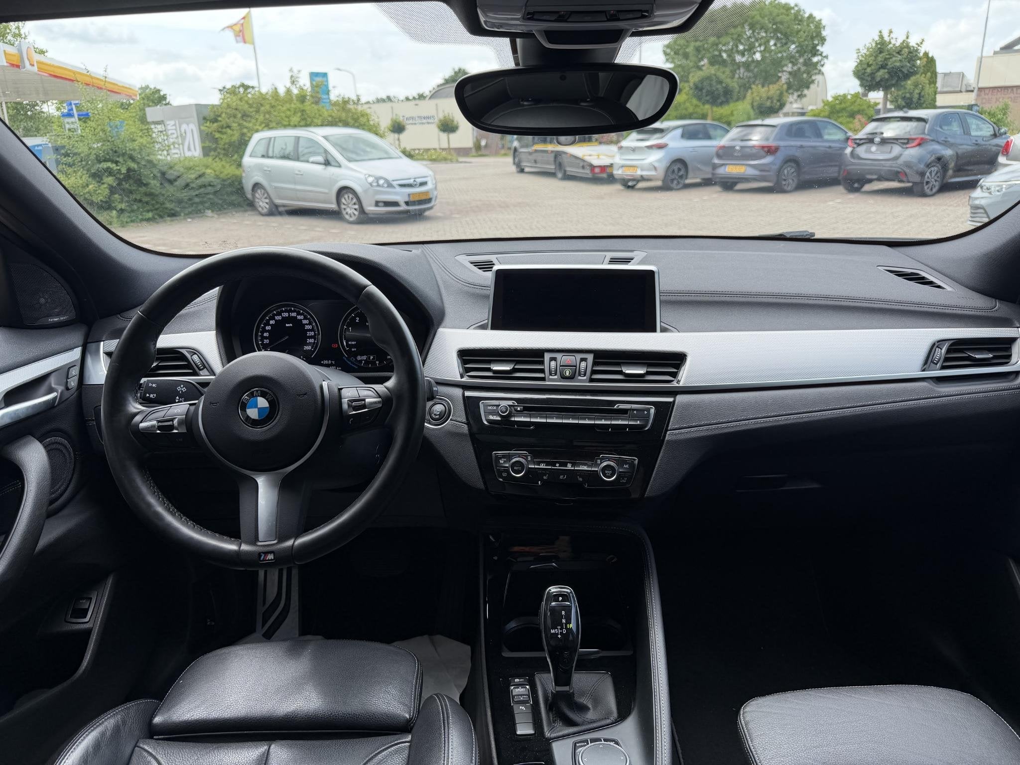BMW X2 sDrive20i High Executive AUTOMAAT | LEDER | DODEHOEK, Auto's, 1998 cc, X2, 1435 kg, Wit