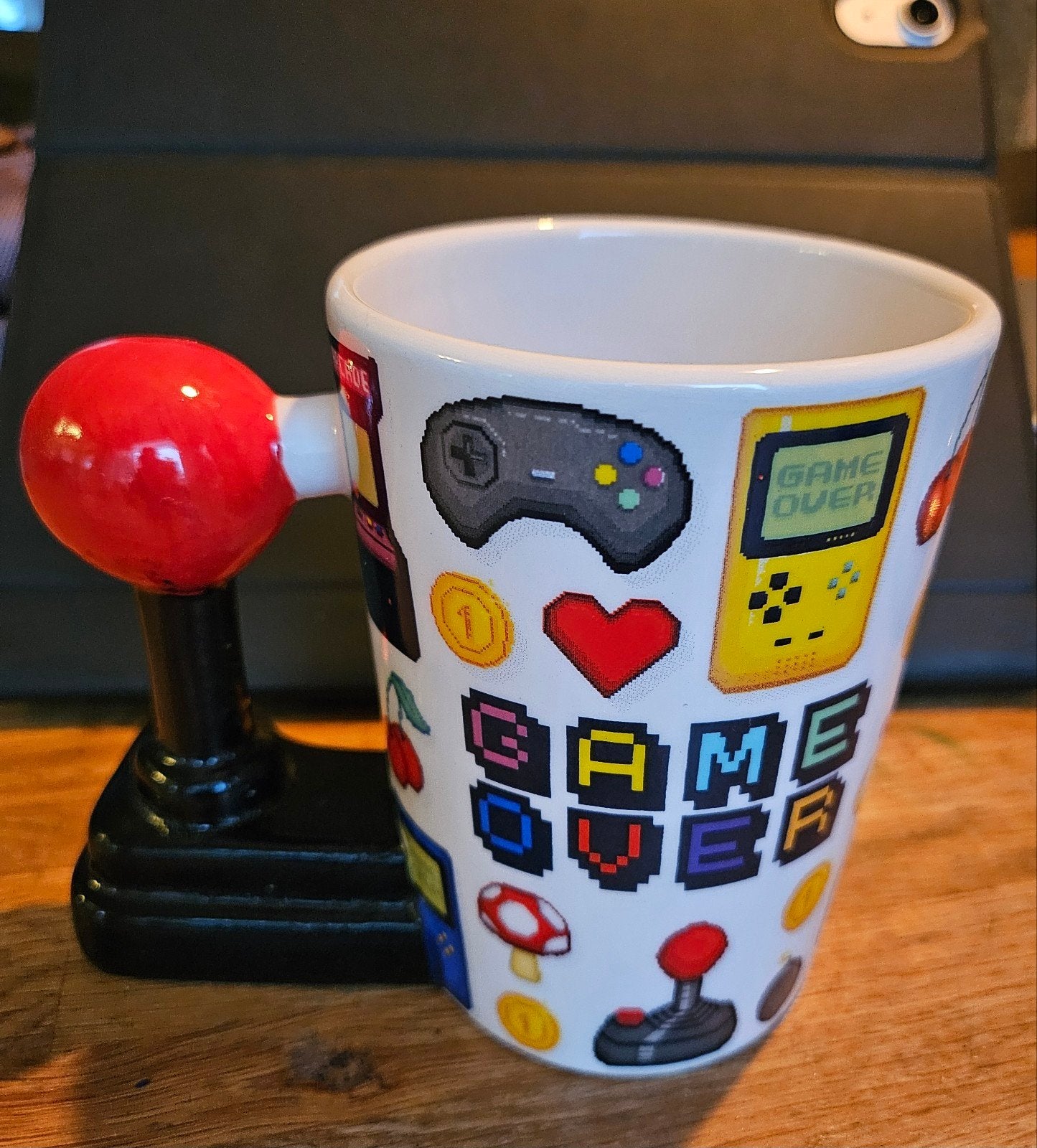 Grote mok met retro gaming design en joystick handvat, Ophalen of Verzenden, Overige typen