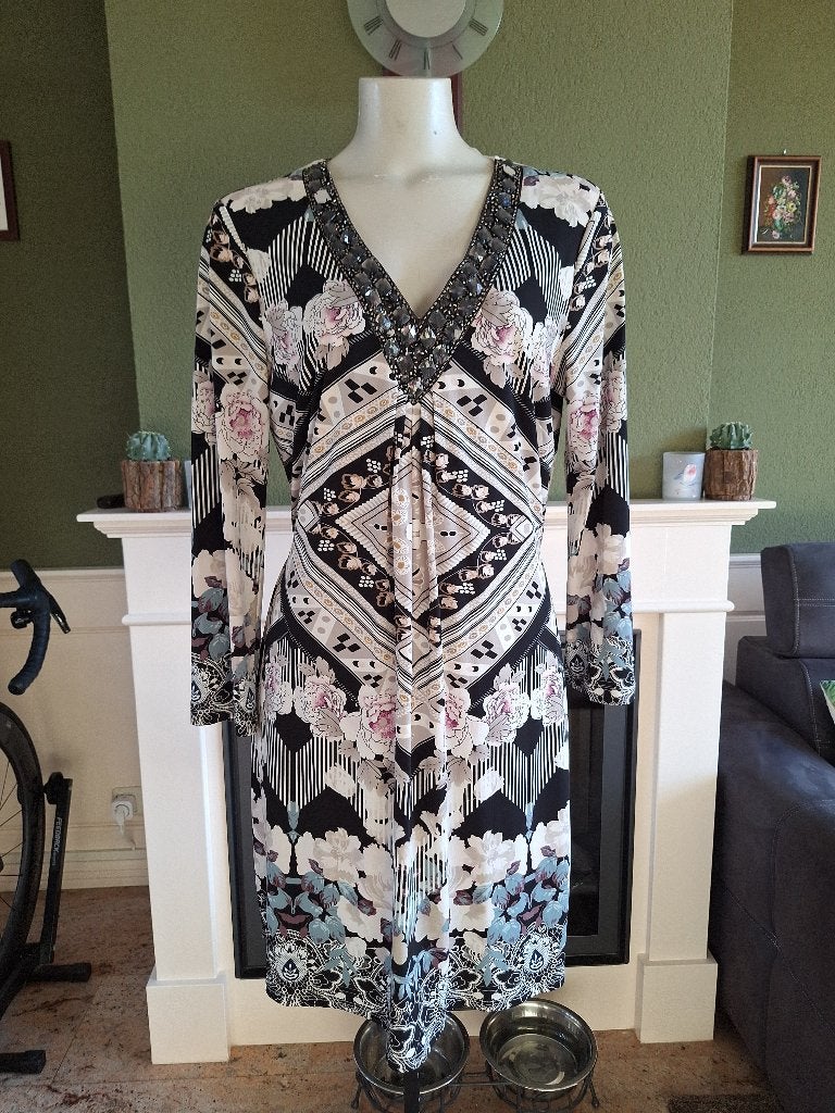K-Design mooi bewerkte halslijn v hals L, Kleding | Dames, K-design, Verzenden, Zwart, Maat 42/44 (L)