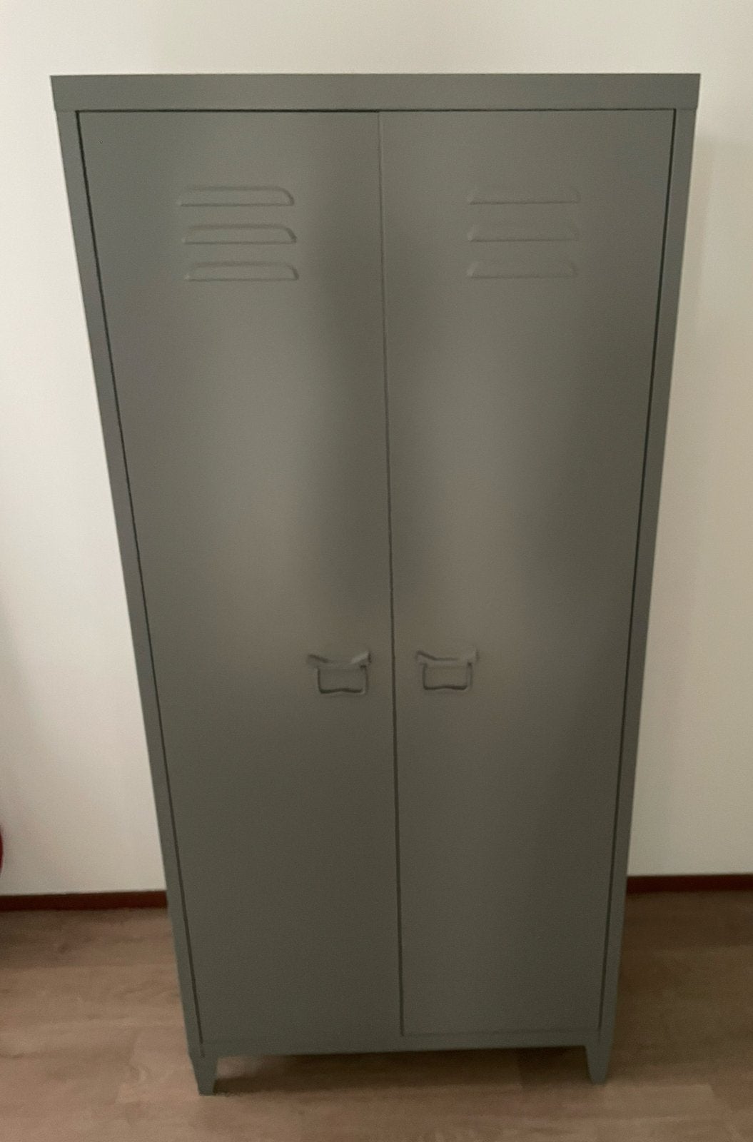 Metalen lockerkast( kledingkast), Ophalen, Zo goed als nieuw