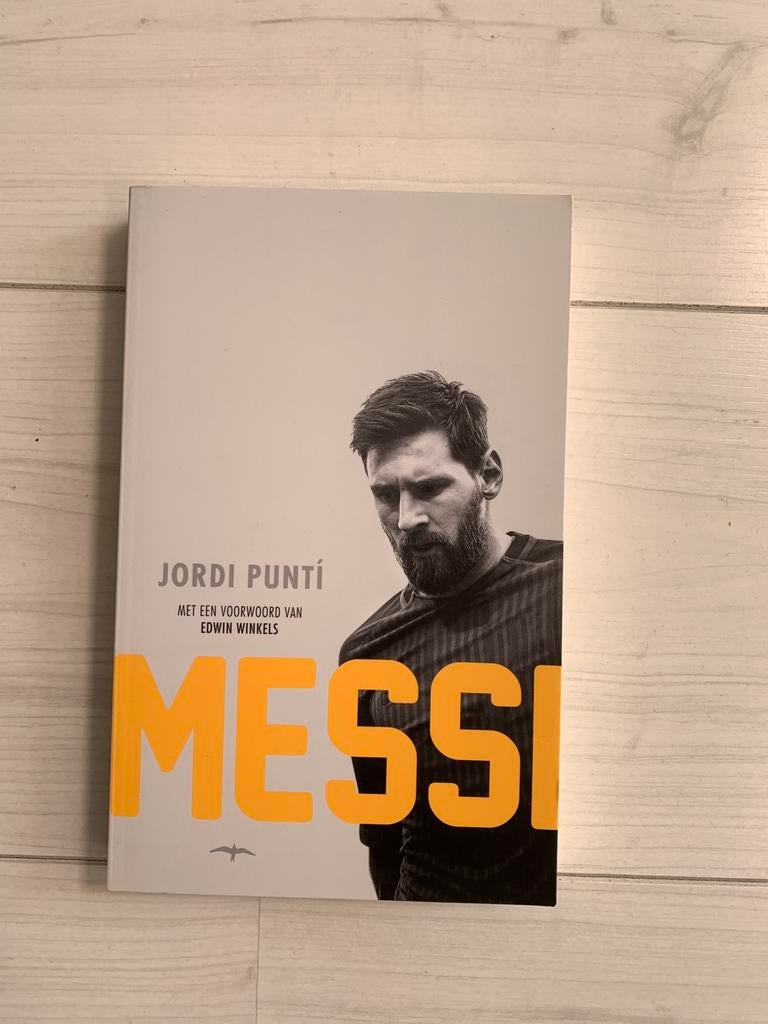Jordi Puntí - Messi, Ophalen of Verzenden, Zo goed als nieuw, Jordi Puntí, Balsport