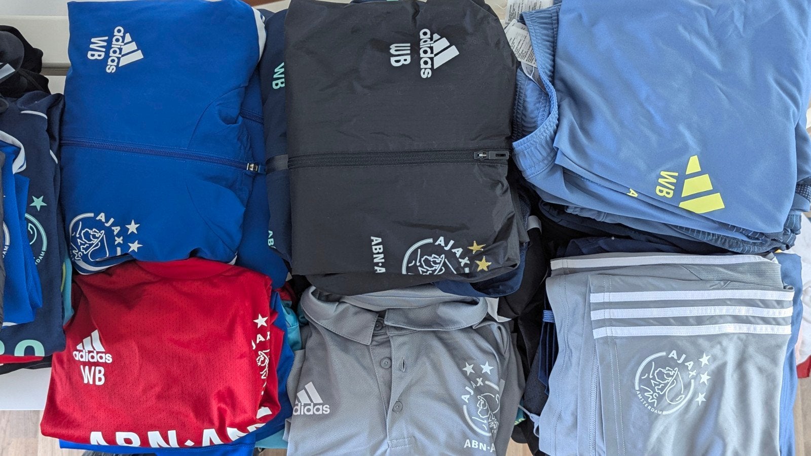 Grote partij Ajax trainers kleding (Adidas) -maat L, Meerkleurig, Overige maten, Ophalen of Verzenden, Adidas