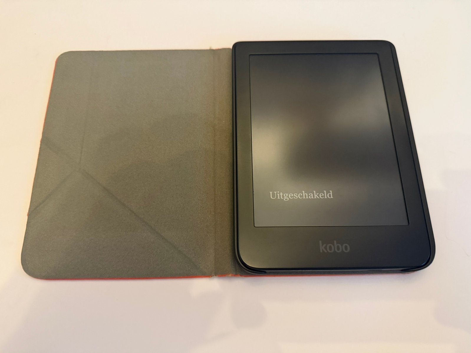 Kobo Clara 2E – Zo goed als nieuw | Met sleepcover, Verzenden, Kobo, Zo goed als nieuw, 16 GB of meer