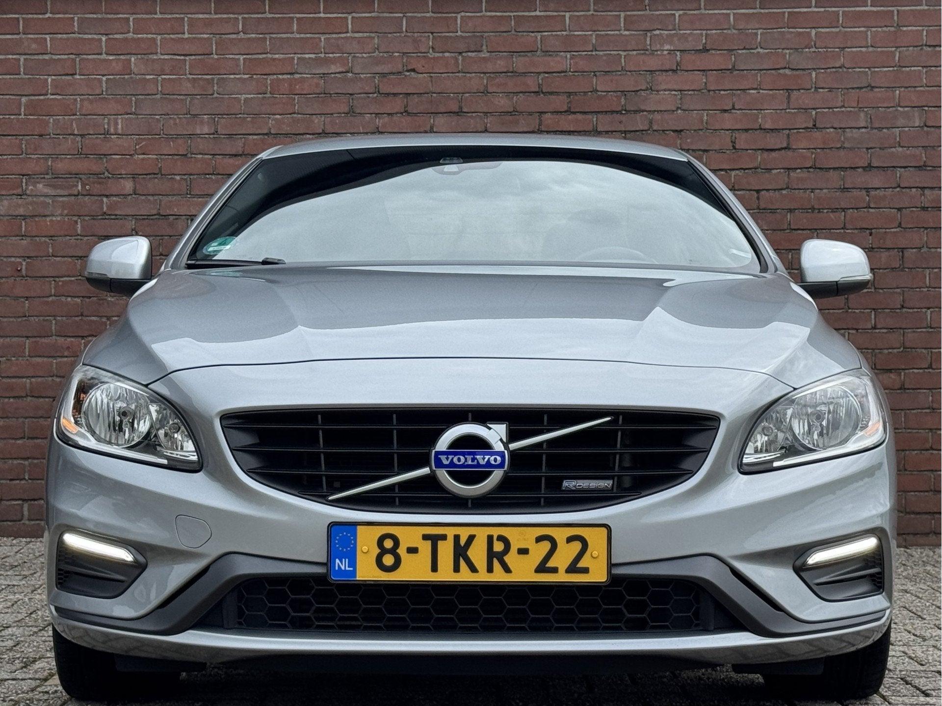 Volvo S60 1.6 T3 R-DESIGN | NL-AUTO! | DEALER OH! | NAVI!, Auto's, 15 km/l, Gebruikt, Zwart, 4 cilinders