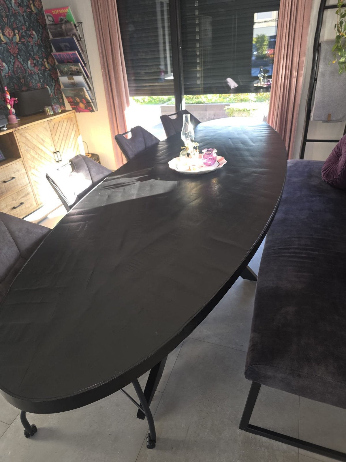 Mangohout zwarte eettafel, ovaal en groot, 100 tot 150 cm, 200 cm of meer, Ophalen of Verzenden, Zo goed als nieuw