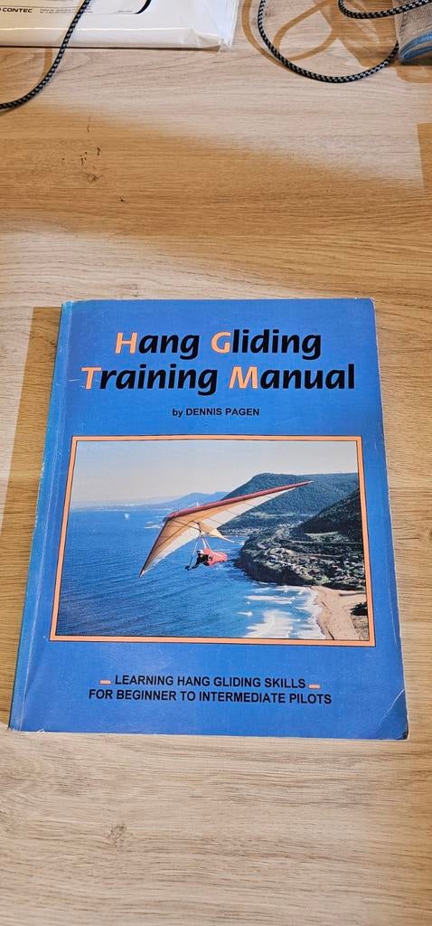 Hang Gliding Training Manual - Dennis Pagen, Ophalen of Verzenden, Gebruikt, Overige typen
