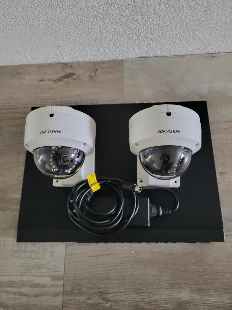 Hikvision camerasysteem met 2x IP camera 1TB harddisk, Ophalen of Verzenden