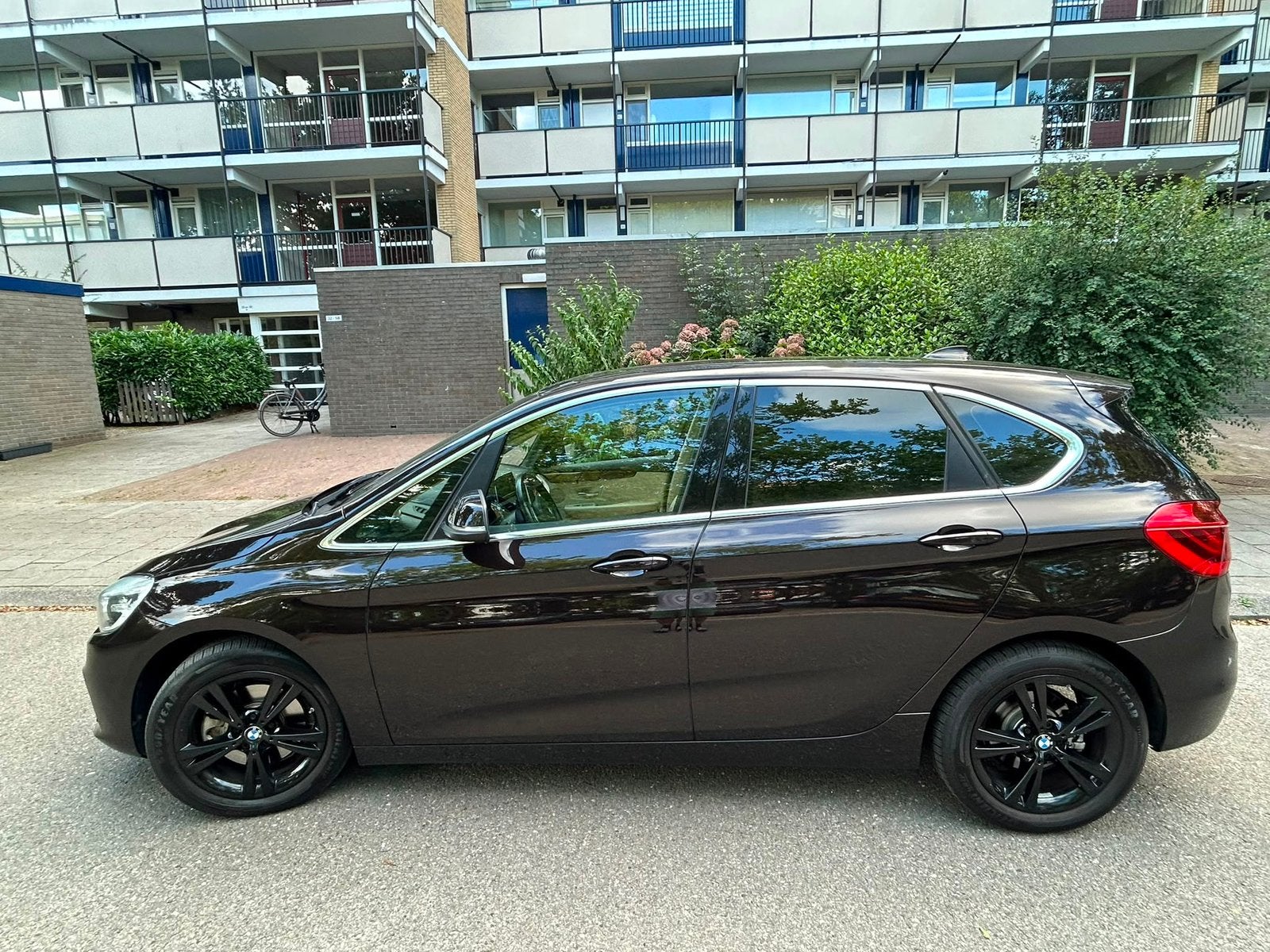 BMW 2-Serie Active Tourer 220i 192pk Aut 2015 Bruin F45 top, Auto's, Beige, Bruin, Leder, 75 €/maand