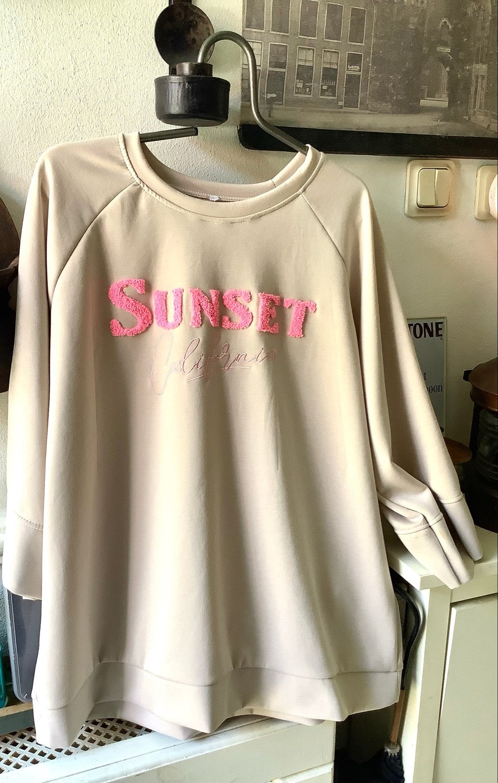Leuke nieuwe beige sweater met 'Sunset California' opdruk, Ophalen of Verzenden, Nieuw, Maat 46/48 (XL) of groter, Beige