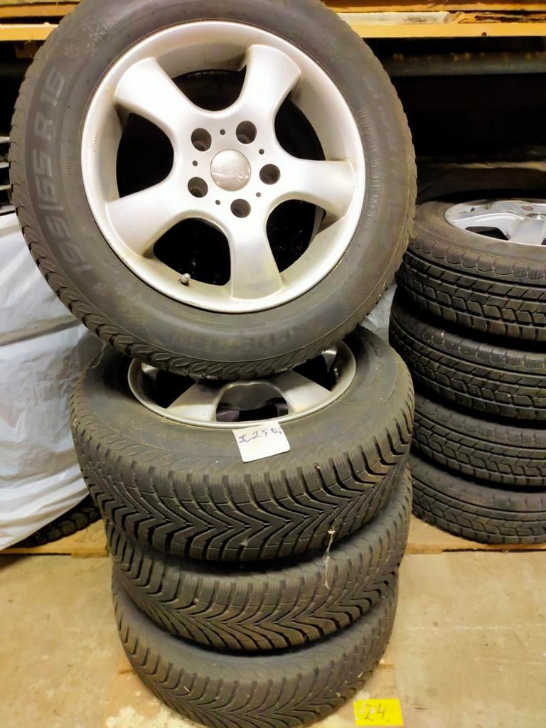 MICHELIN WINTERBANDEN MET LICHT METALEN VELGEN,2 OKE 2 NOK., Ophalen of Verzenden