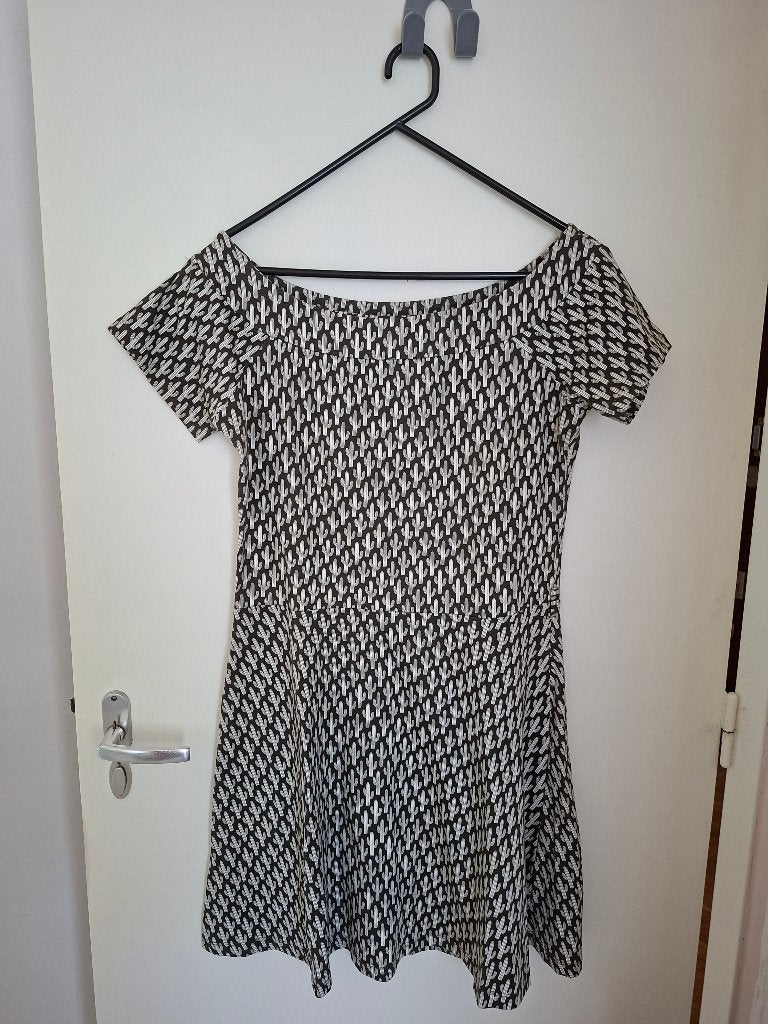 Mosgroen jurkje (mt XL) / Lola Liza, Kleding | Dames, Maat 42/44 (L), Ophalen of Verzenden, Zo goed als nieuw, Boven de knie