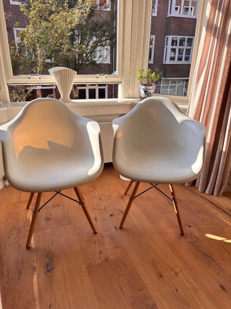Twee eetkamerstoelen (DAW Eames), Gebruikt, Twee, Wit, Ophalen