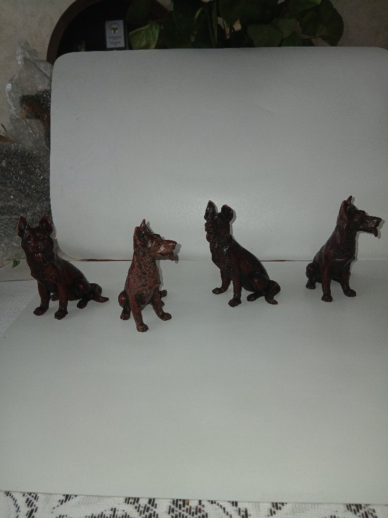 Te koop beeld van een Duitse herder speksteen, Verzamelen, Beelden en Beeldjes, Ophalen of Verzenden, Nieuw, Dier