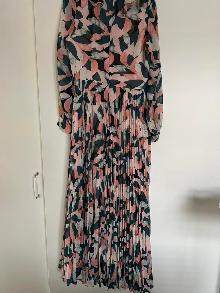 Feestjurk - 1 dag gedragen op bruiloft, Kleding | Dames, Ophalen of Verzenden, Zo goed als nieuw, Maat 38/40 (M), Onder de knie