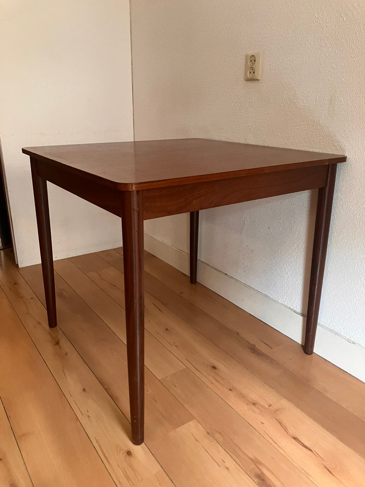 Vintage eettafeltje - Teakhout - Jaren 60, Ophalen, Teakhout, 50 tot 100 cm, Zo goed als nieuw