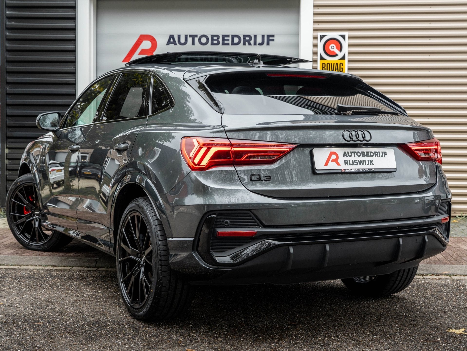 Audi Q3 Sportback 45 TFSI e S Edition Pano/Sfeer/360/Matrix, Auto's, Gebruikt, Euro 6, Verwarmde buitenspiegels, Hybride Elektrisch/Benzine