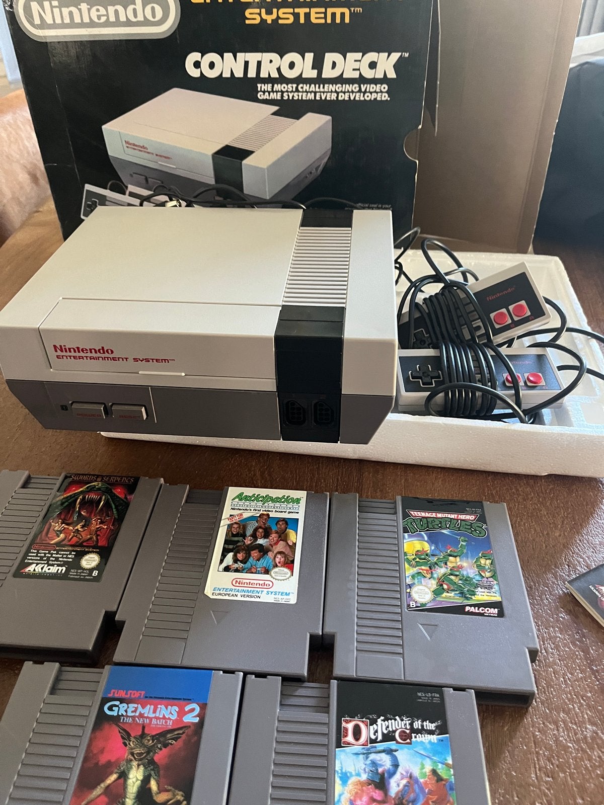 Nintendo Entertainment System (NES) met 2 controllers en gam, Ophalen of Verzenden, Zo goed als nieuw, Met 2 controllers, Met games