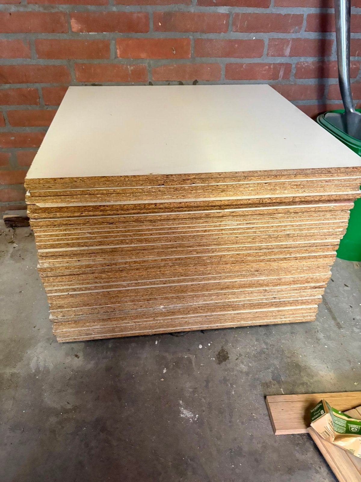 42 stuks 60x60 witte spaanplaten, Ophalen, Gebruikt, Hout, Minder dan 20 mm