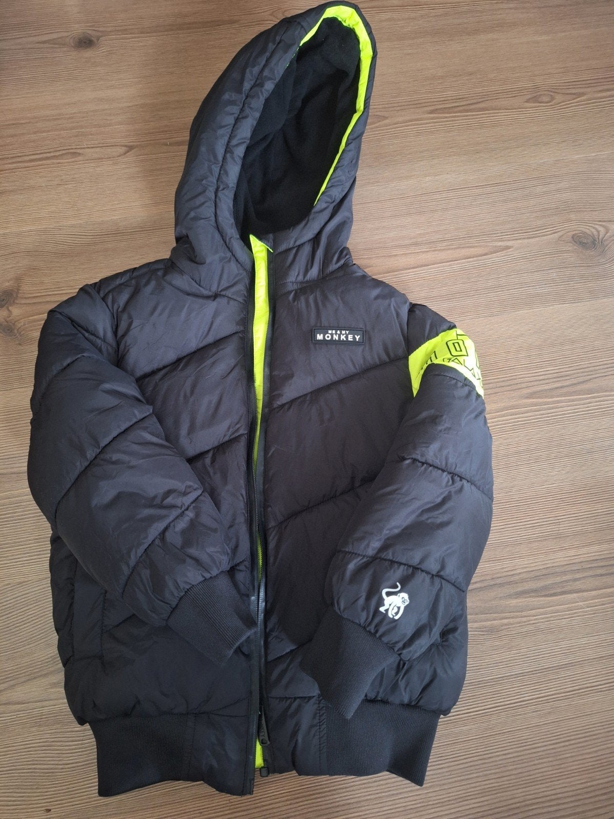 Stoere zwarte winterjas van Me and My Monkey, maat 116, Kinderen en Baby's, Jongen of Meisje, Ophalen of Verzenden, Zo goed als nieuw