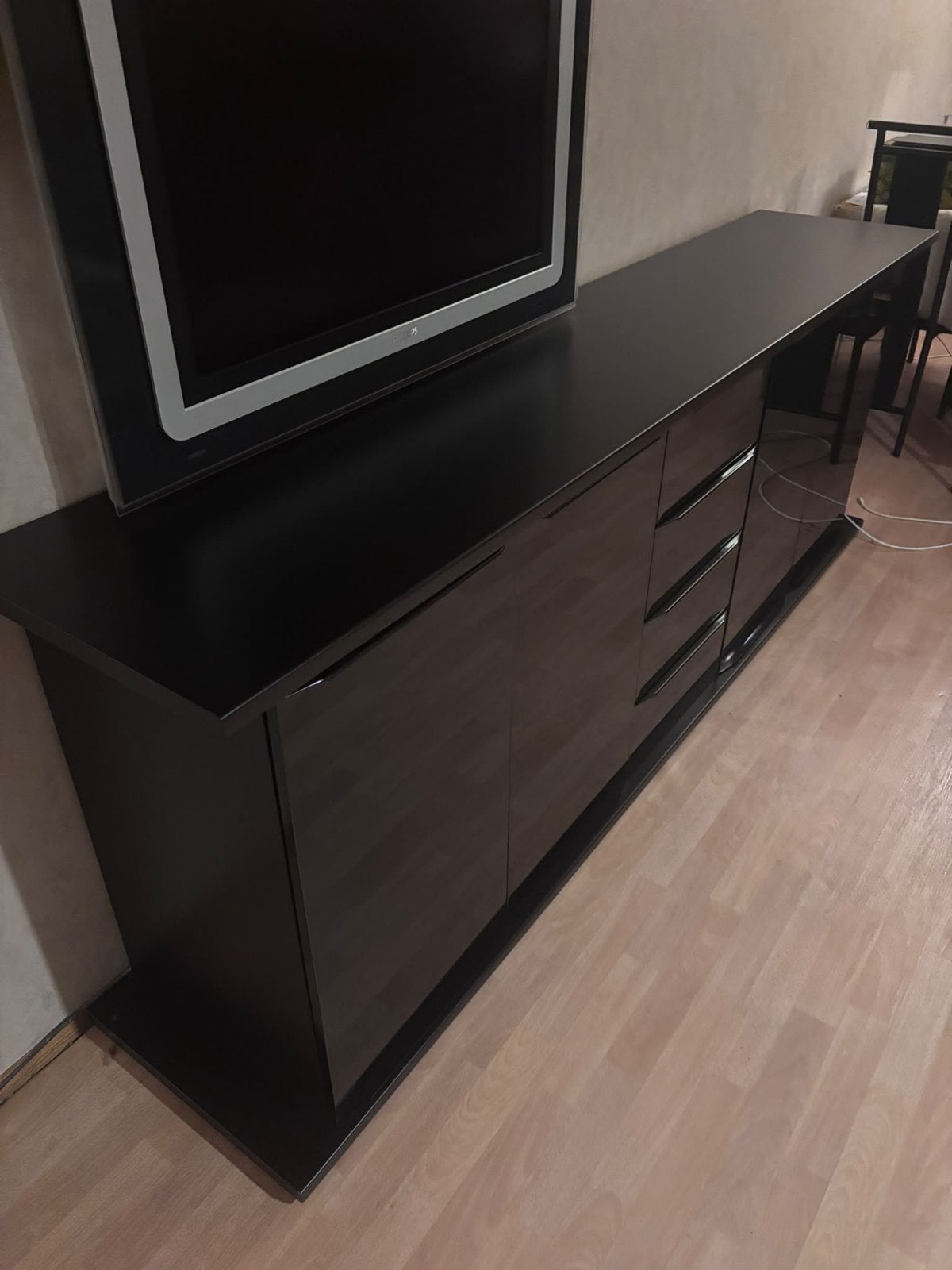 Zwart tv-meubel/dressoir met lichte beschadiging, Huis en Inrichting, Ophalen, Gebruikt, 100 tot 150 cm, 200 cm of meer