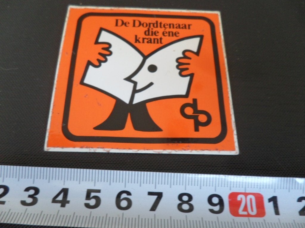 sticker 004 de dordtenaar die éne krant, Verzamelen, Ophalen of Verzenden, Zo goed als nieuw
