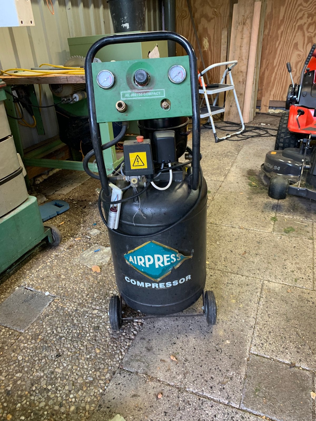 Handmade compressor werkt, 100 liter of meer, Ophalen, Gebruikt, Minder dan 200 liter/min