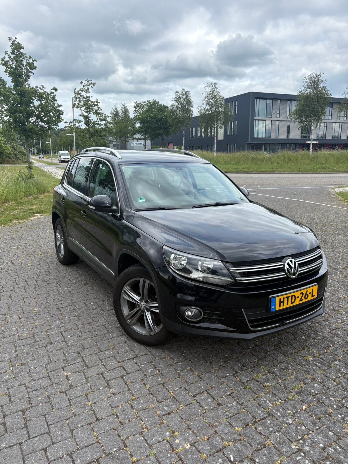 Volkswagen tiguan 2.0 TSI / CARPLAY / TRKHK / APK, Voorwielaandrijving, Euro 5, Zwart, 4 cilinders