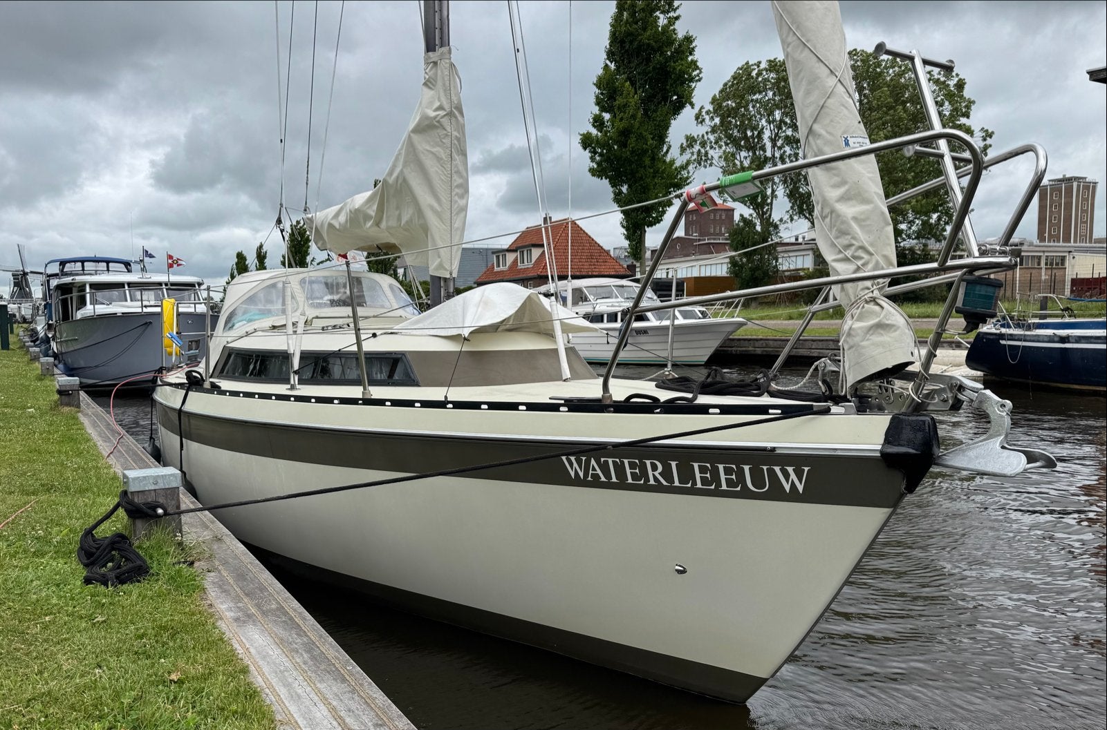 Friendship 28, Waterleeuw, met goede zeilen!, Ophalen, Gebruikt, Binnenboordmotor, 1.80 meter