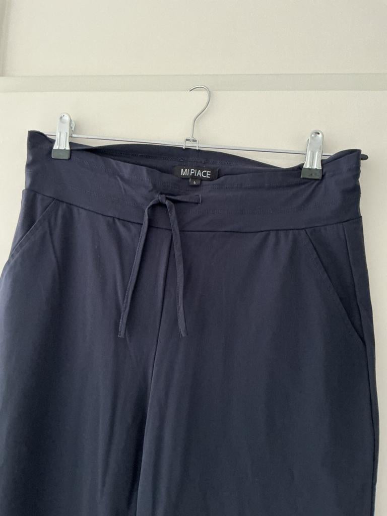 Travel broek mi piace maat L blauw, Kleding | Dames, Broeken en Pantalons, Maat 38/40 (M), Blauw, Ophalen of Verzenden, Zo goed als nieuw