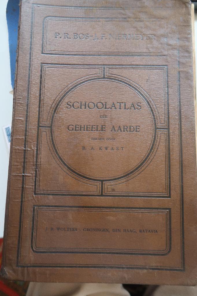 atlas-Schoolatlas der geheele aarde- B.Kwast-P.R.Bos-1932, Boeken, Atlassen en Landkaarten, Gelezen, Ophalen of Verzenden, Landkaart