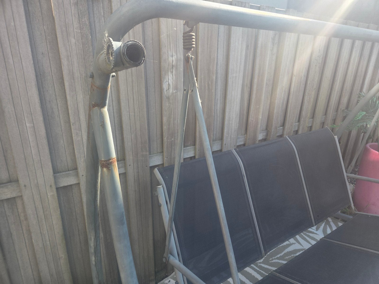 Schommelstoel tuin ijzer grijs - opknapper, schommelt goed, Tuin en Terras, Ophalen, Gebruikt, Metaal, Schommelbank