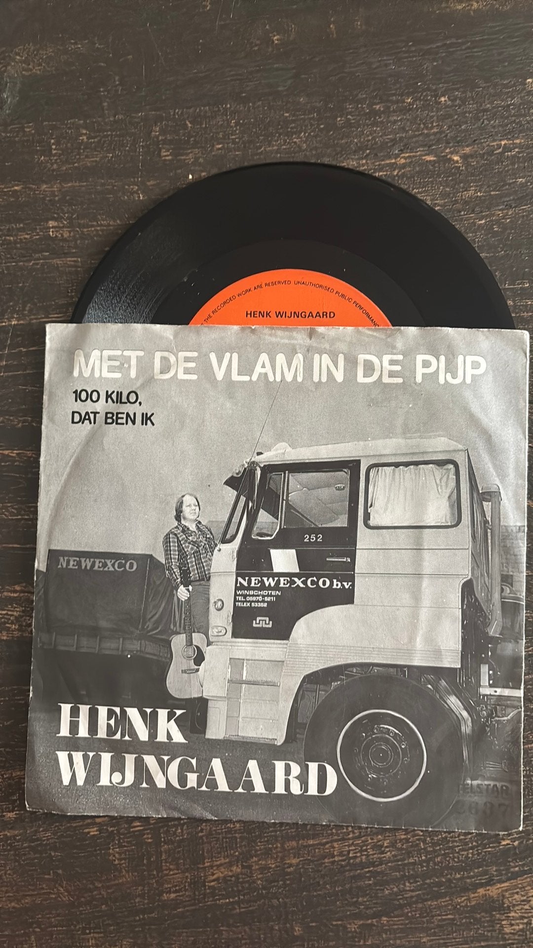 Henk Wijngaard - Met de vlam in de pijp, Ophalen of Verzenden, Zo goed als nieuw, Nederlandstalig