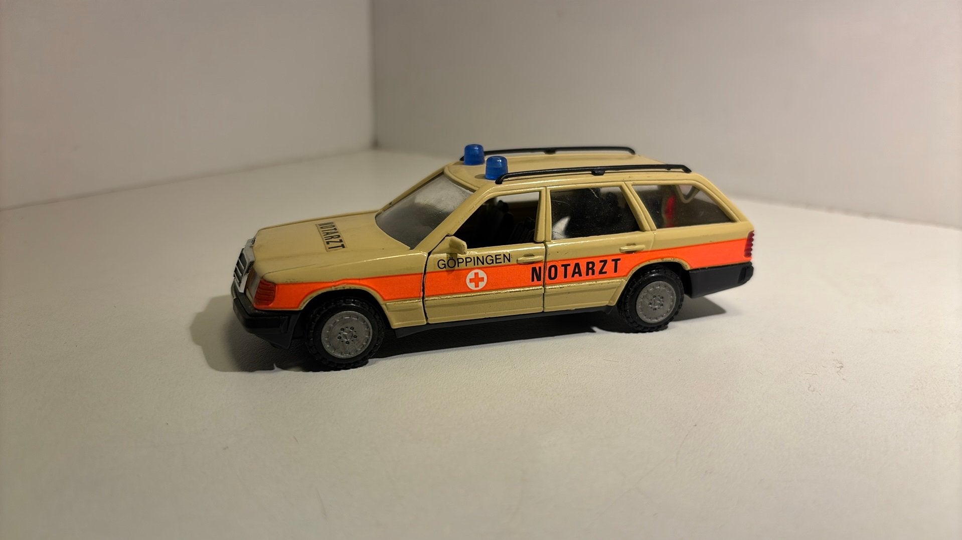 Mercedes benz 200td turbo notarzt marklin 1.32, Overige merken, Auto, Ophalen of Verzenden, A