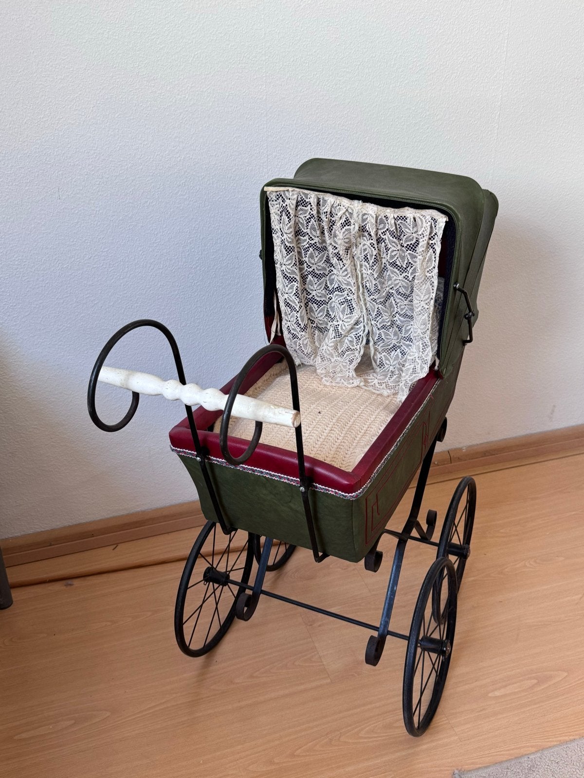Vintage Poppenwagen - Groen met Rood Interieur, Ophalen, Gebruikt, Overige typen