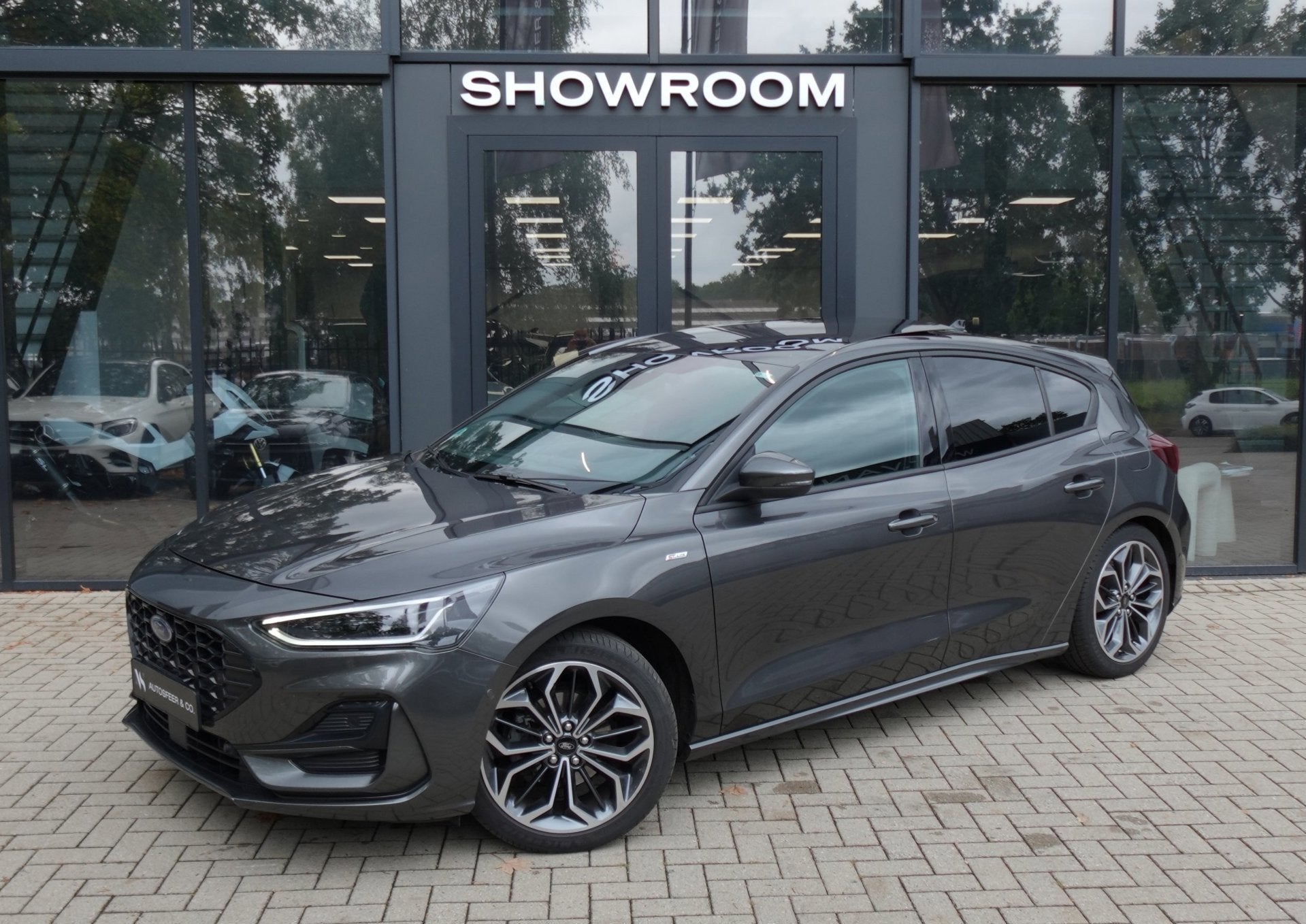Ford Focus 1.0 EcoBoost Hybrid ST Line PANO KEYLESS B&O, Auto's, Ford, Dealer onderhouden, Gebruikt, Zwart, Bedrijf