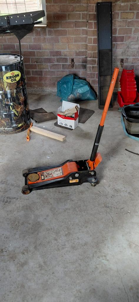 Bacho garage krik 3000kg, Ophalen