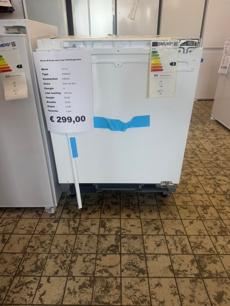 Zanussi onderbouw koelkast nieuw deur op deur, Aeg, Zonder vriesvak, Minder dan 85 cm, 100 tot 150 liter