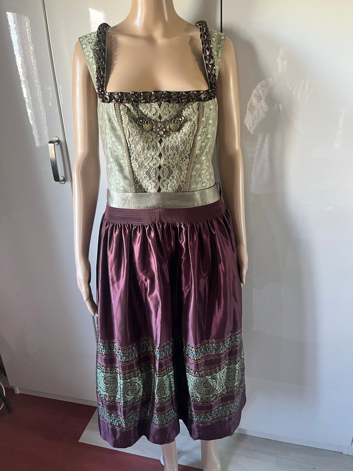 Dirndl jurk maat 46 - Inntaler Trachtenwelt vaste prijs!, Maat 42/44 (L), Zo goed als nieuw, Onder de knie, Meerkleurig